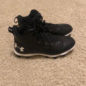 Under armour, youth cleats, very good condition.